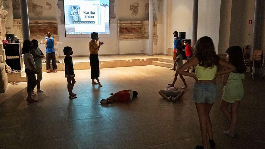 Taller de baile en la Biblioteca Pública de Zamora: ¡Danzad, danzad, pequeños!