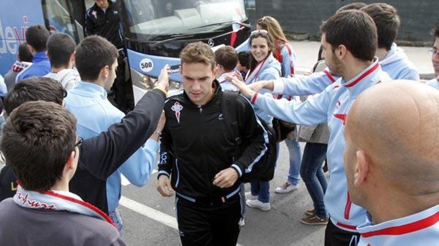 David Rodríguez, animado por la afición,  el día del regreso del Celta del partido ante el Hércules