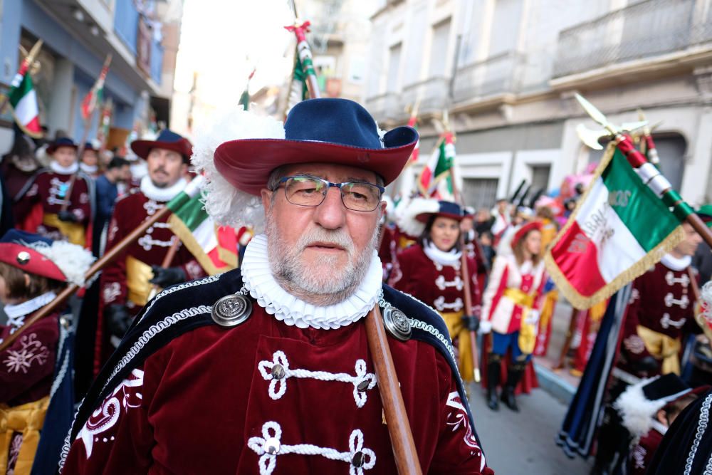 La Entrada y la Retreta abren los Moros y Cristianos de Sax