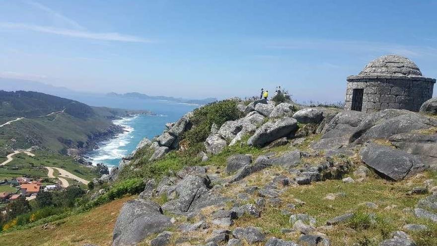 Las visitas al Monte do Facho y su entorno aumentan con la llegada de la primavera. // FdV