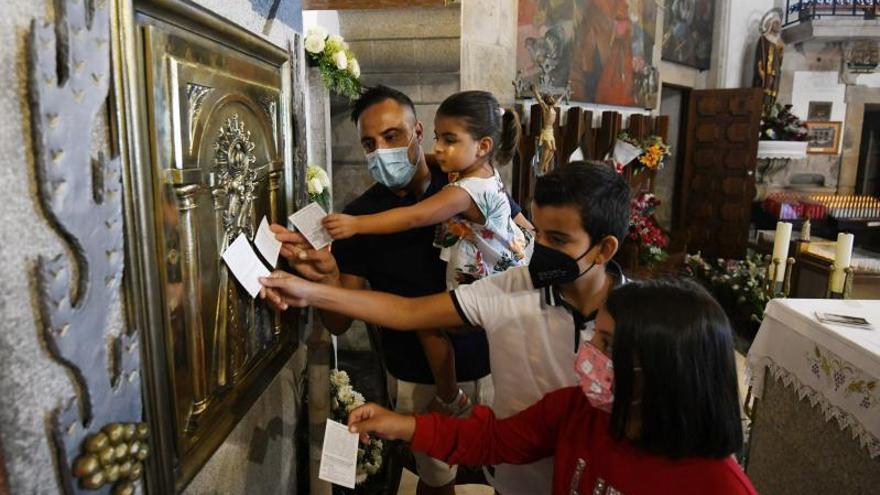 Una familia realiza uno de los rituales de esta fiesta.   | // G.S. 