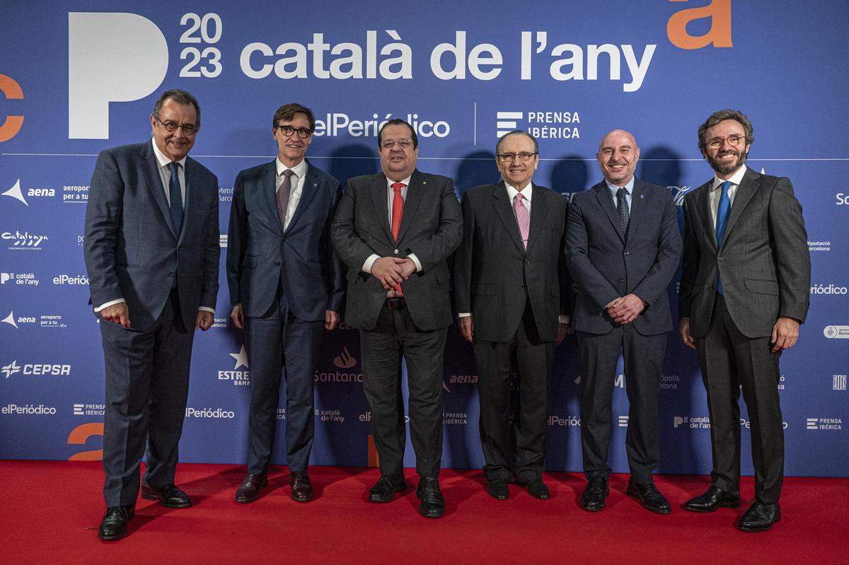 Albert Sáez, director de EL PERIÓDICO; Salvador Illa, del PSC; Joan Ignasi Elena, conseller de Interior; Javier Moll, presidente de Prensa Ibérica; Carlos Prieto, delegado del Gobierno en Catalunya, y Aitor Moll Sarasola, consejero delegado de Prensa Ibérica.