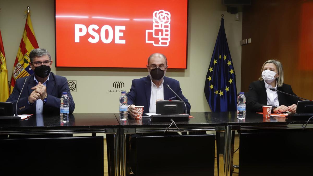 Lambán preside la reunión del grupo parlamentario socialista.