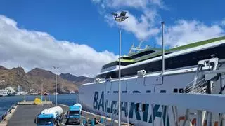 El Puerto de Santa Cruz de Tenerife acoge el primer suministro de gas natural mediante camiones cisterna
