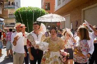 Bétera se rinde a la Rodà: confeti, pólvora y 16 Alfàbegues con nombre de mujer