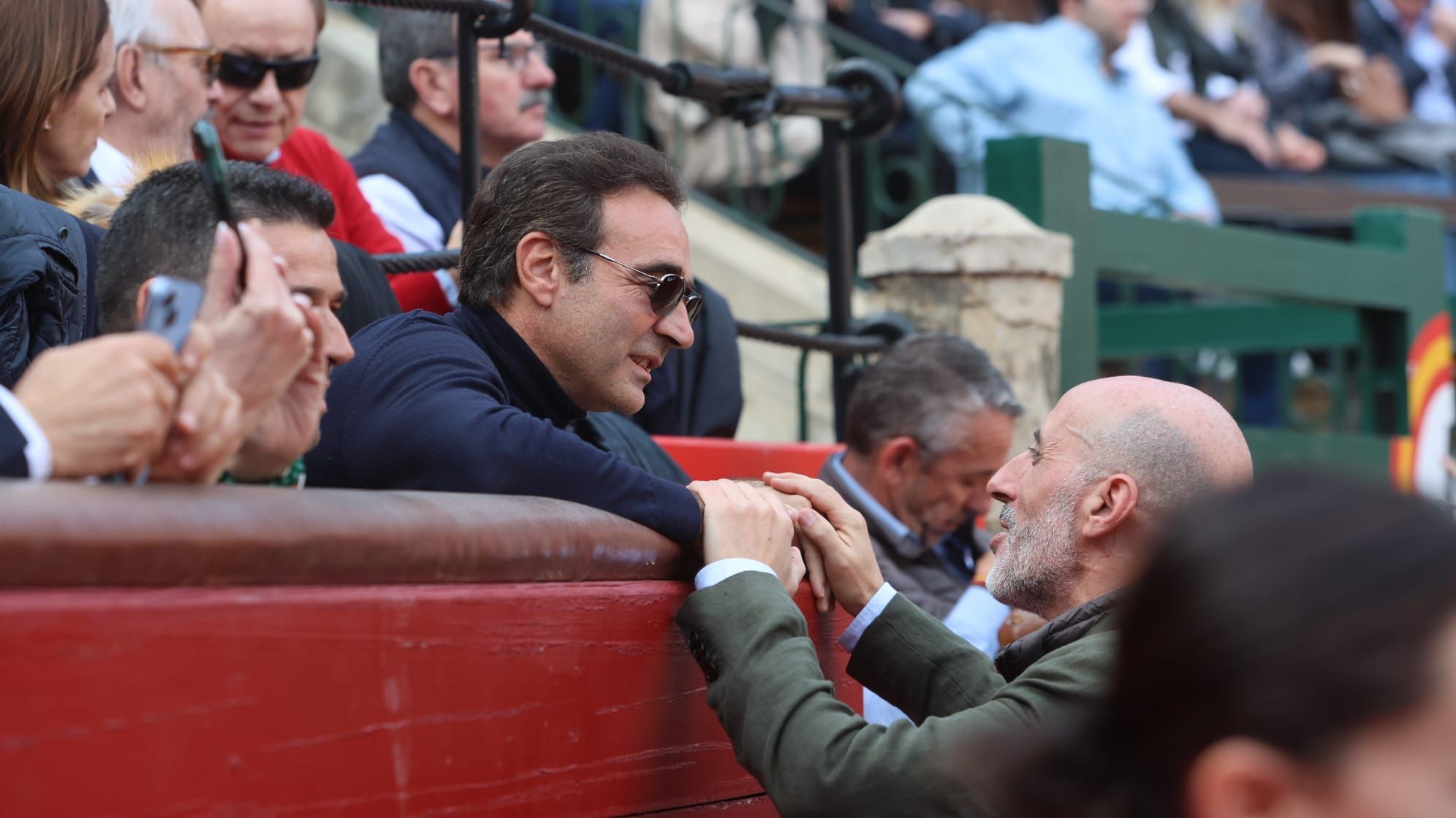 Vicente, Carmen Lomana y Enrique Ponce en la corrida de toros del 16 de marzo en València