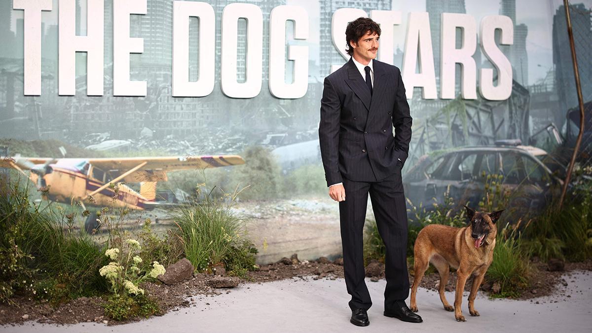 Jacob Elordi llega a la alfombra roja del preestreno mundial de 'La Constelación del Perro' en Londres