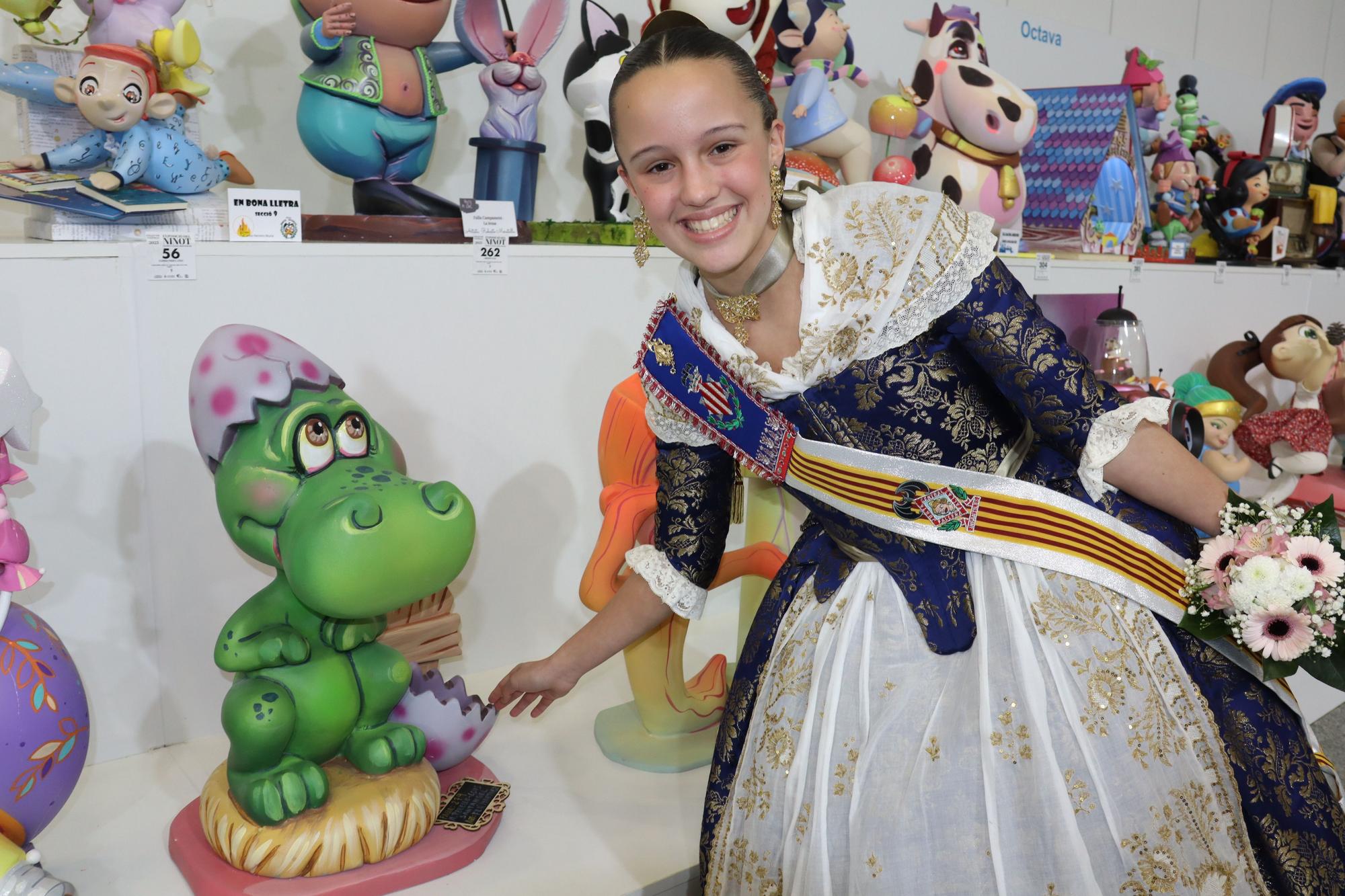 La comitiva oficial en la inauguración de la Exposición del Ninot