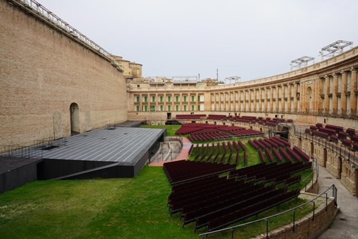 Patrimonio Mundial, o el Sferisterio de Macerata son algunos de los atractivos de la región italiana de Le Marche (en español, las Marcas).