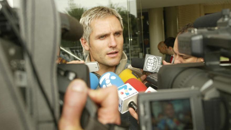 Santiago Cañizares defiende al público de Mestalla