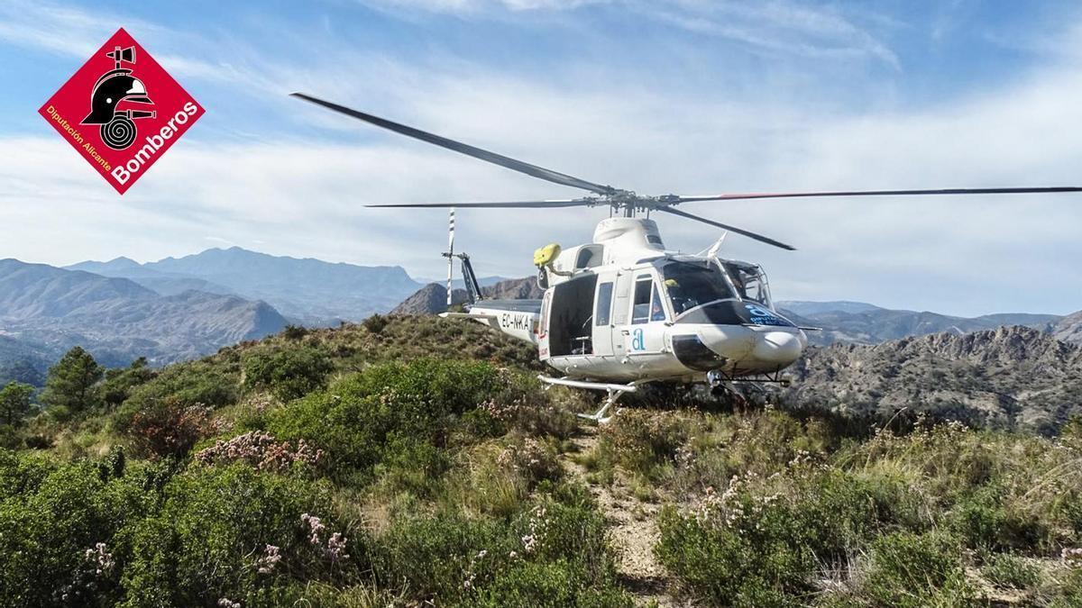 Uno de los helicópteros de Emergencias disponibles para este dispositivo estival.