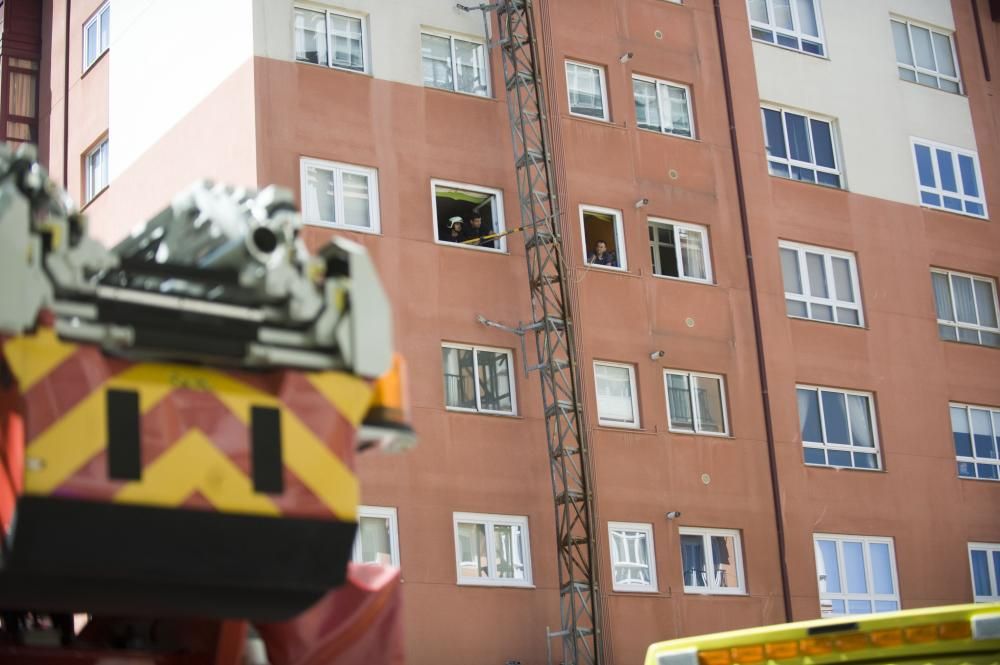 Todos los bomberos y la Policía Local han acudido al lugar de los hechos.