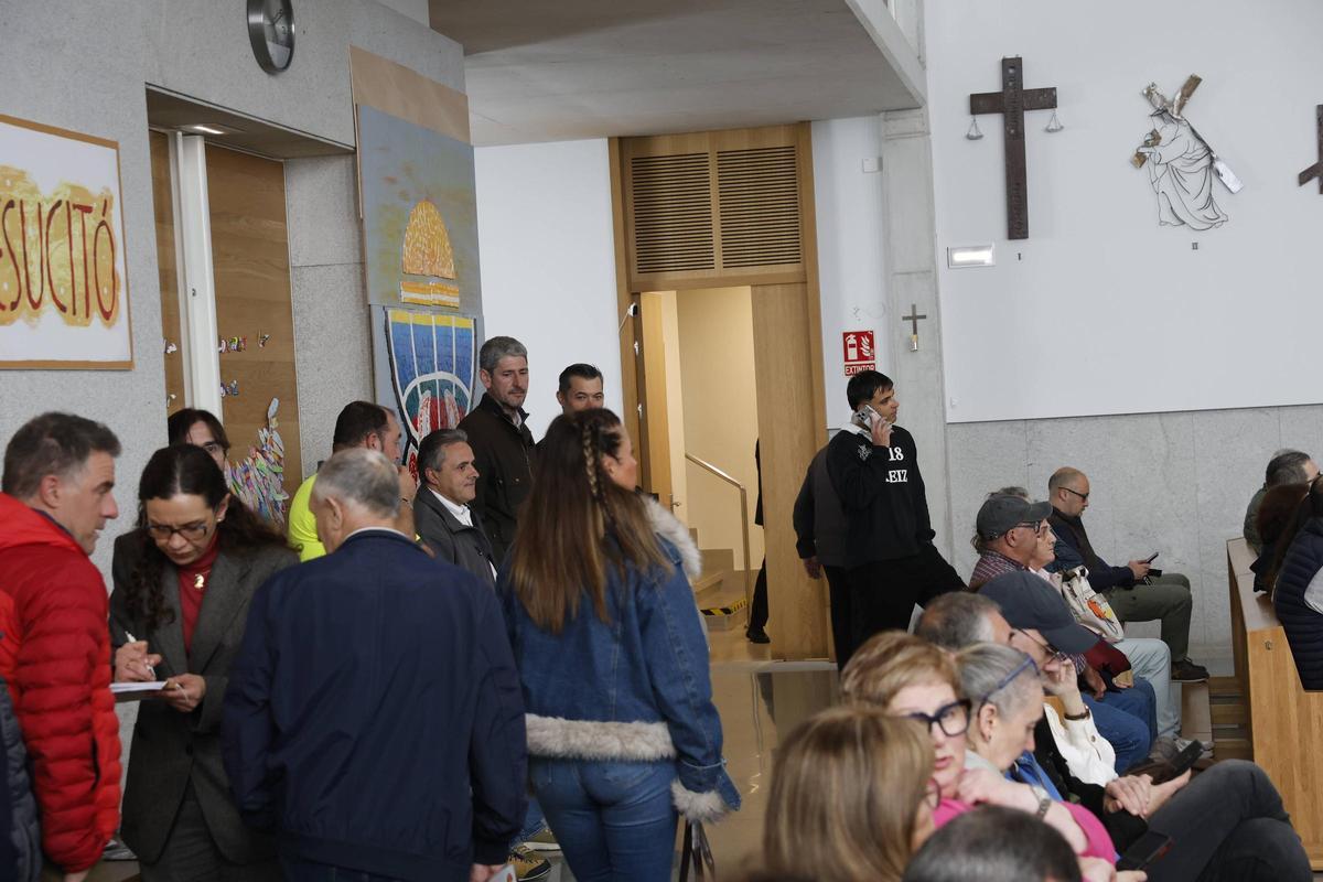 La asamblea vecinal por el conflicto del edificio La Estrella de Gijón, en imágenes La asamblea vecinal por el conflicto del edificio La Estrella de Gijón, en imágenes