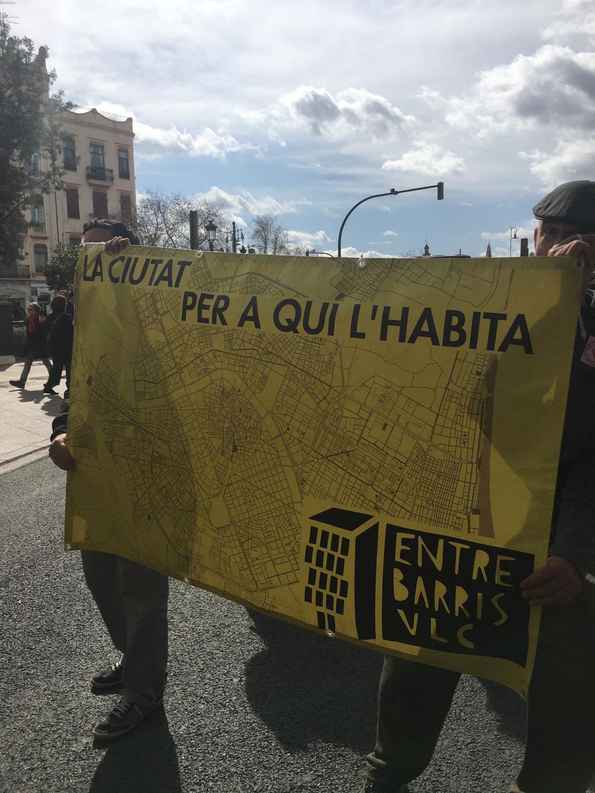 Una de las pancartas de una plataforma convocante.