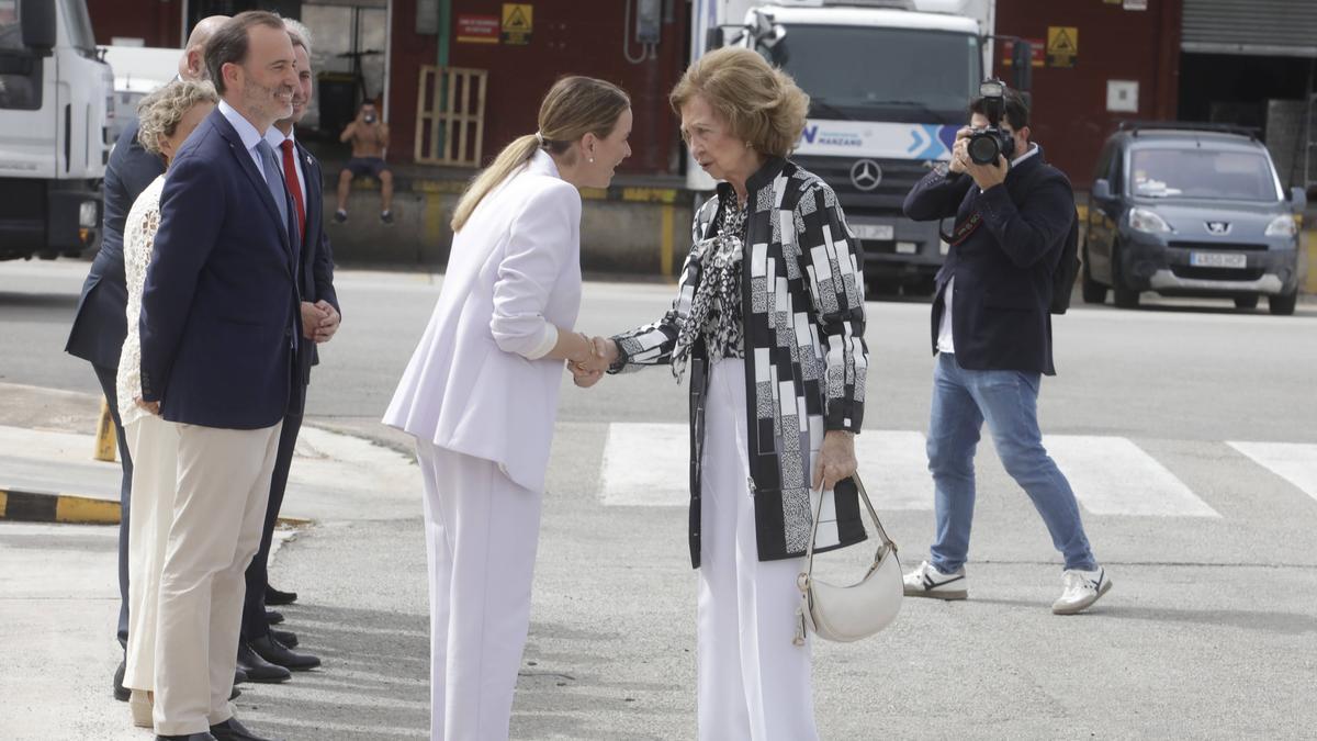La Reina Sofía visita el Banc d'Aliments de Mallorca