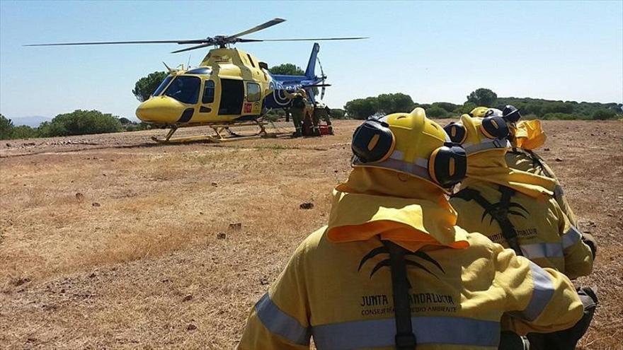 El Plan Infoca refuerza esta campaña los medios aéreos con dos helicópteros más