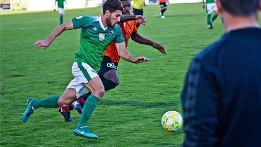 Borja García: &quot;El Cacereño se lo juega a todo o nada en el playoff&quot;