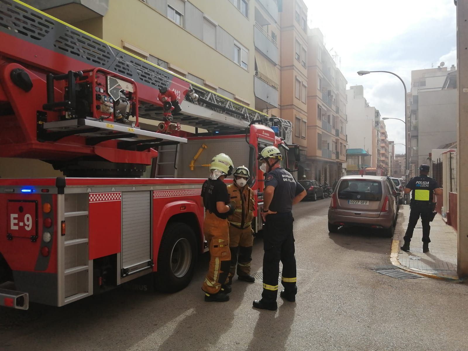 Un hombre herido en el incendio en un garaje en Palma