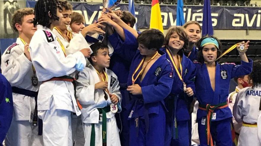 El equipo sub 13 del UDC. | // LA OPINIÓN