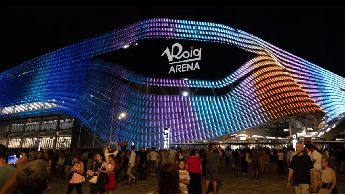 Imagen exterior del Roig Arena iluminado