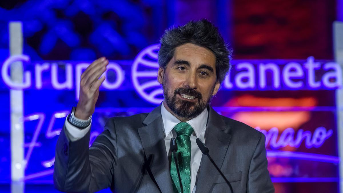 El gallego Manel Loureiro gana el Fernando Lara de Novela con 'Cuando la tormenta pase'.