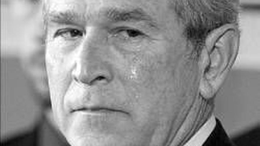 BUSH SE EMOCIONA EN EL HOMENAJE A UN SOLDADO MUERTO EN IRAK