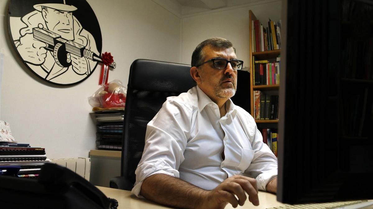 Carles Santamaría, trabajando en su despacho en la sede Ficomic.