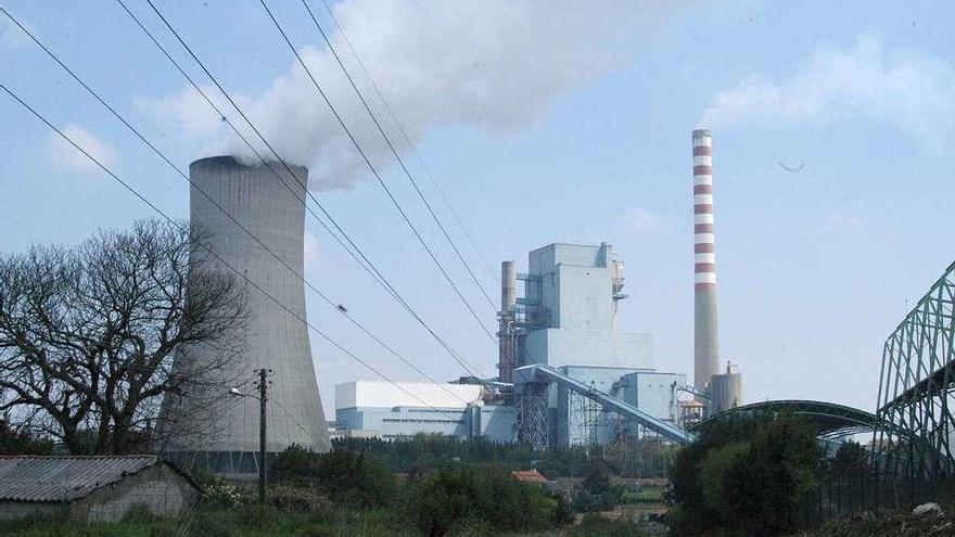 Vista del exterior de la central térmica de Meirama.