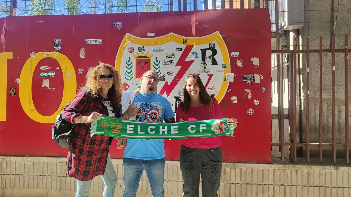 Dos aficionadas del Elche en Vallecas