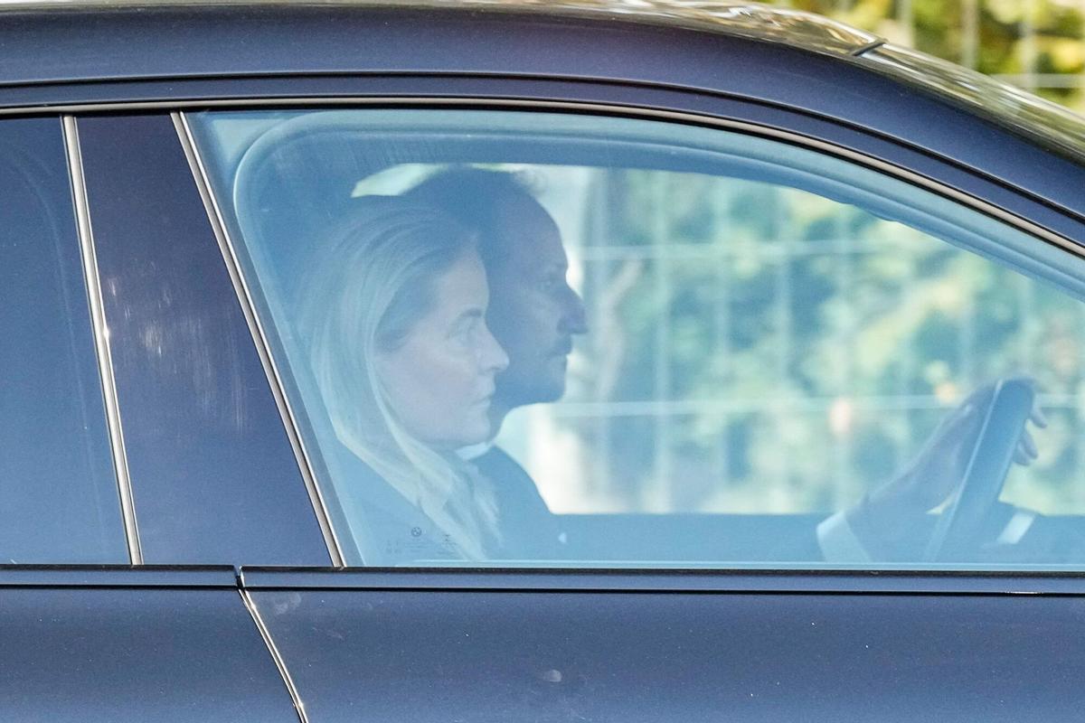 CORRECTION / Crown Prince Haakon of Norway and Crown Princess Mette-Marit of Norway sit in a car as they arrive at the Rikshospitalet hospital, where King Harald V of Norway is hospitalized, on August 26, 2026. The health of King Harald of Norway, aged 89 and hospitalized for complications related to a blood disease, is "extremely serious," the Norwegian Royal Palace announced on August 27, 2026. The longest-serving monarch in Europe, King Harald V suffers from hemolytic anemia, a blood disorder that results in an abnormally rapid destruction of red blood cells. He has been hospitalized since last Monday at Oslo University Hospital. (Photo by Cornelius Poppe / NTB / AFP) / Norway OUT / “The erroneous mention[s] appearing in the metadata of this photo by Cornelius Poppe has been modified in AFP systems in the following manner: [26] instead of [25]. Please immediately remove the erroneous mention[s] from all your online services and delete it (them) from your servers. If you have. CORRECTION: SEE CAPTION FOR MORE INFORMATION / Norway OUT
