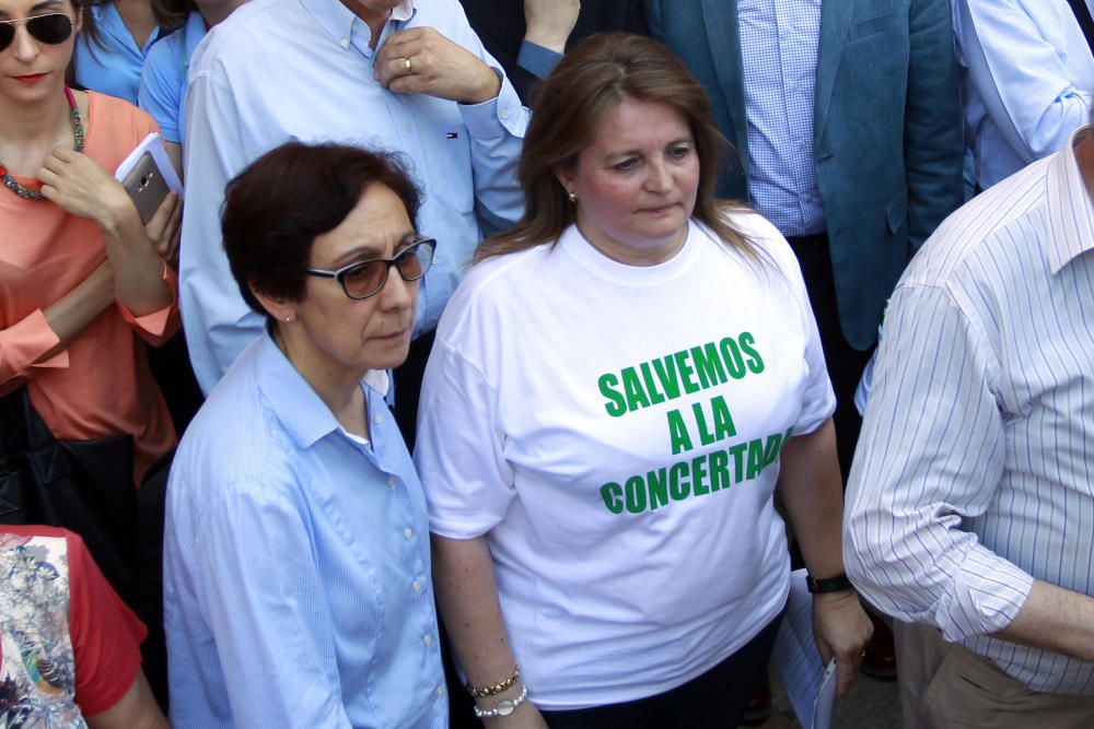 Cientos de alicantinos, en la protesta contra Marzà en Valencia