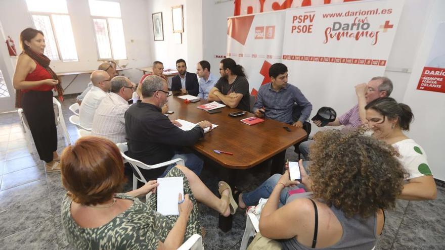 Los tres grupos, en la reunión de esta tarde.