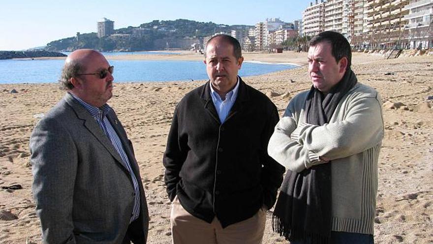 D´esquerra a dreta: l´alcalde de Calonge, Jordi Soler; el secretari general adjunt de Convergència, Felip Puig; i l´alcalde de Begur, Joan Català.