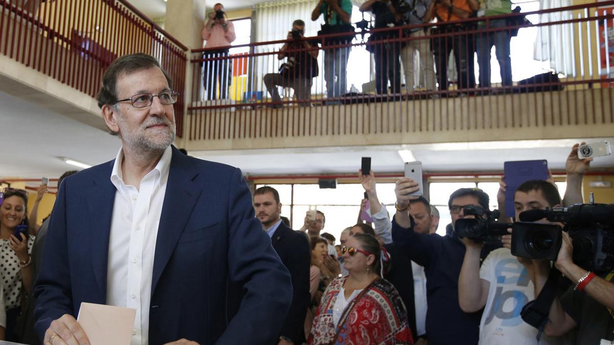 Mariano Rajoy vota en un colegio de Madrid