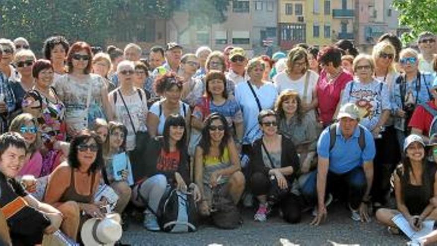 Alumnes i mestres de l&#039;escola d&#039;adults Jacint Carrió fan una sortida a Girona