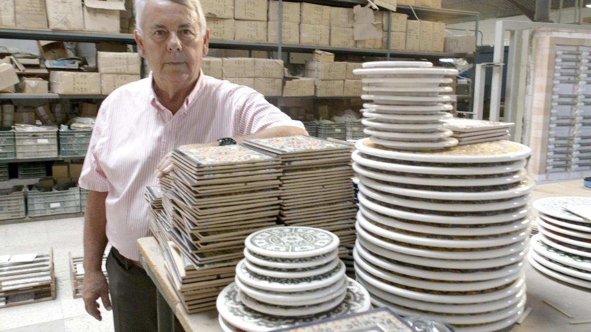 Fernando Pérez, fundador de Artecer, en sus instalaciones en el polígono La Red. /  Manuel Gómez