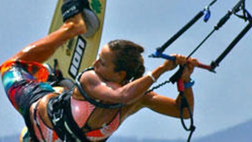 Olga Fita, durante una de las competiciones de kite surf.