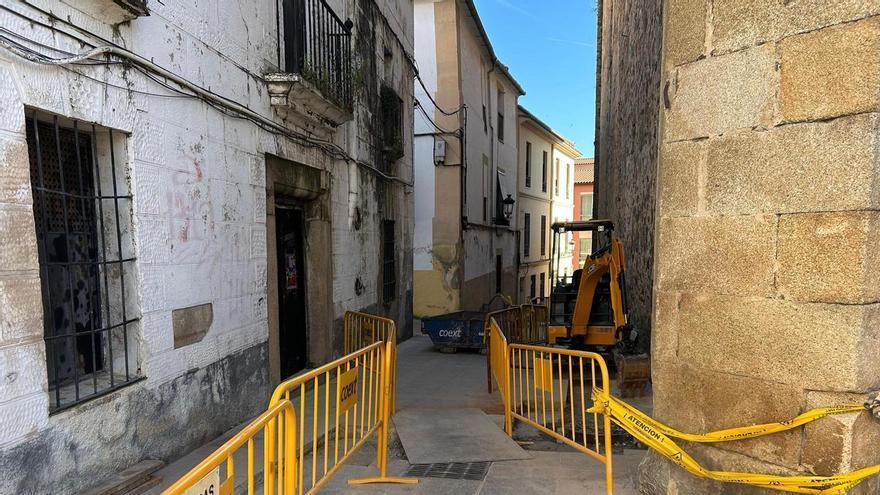 Vídeo | Así avanzan las obras en la plazuela de Santo Domingo de Cáceres