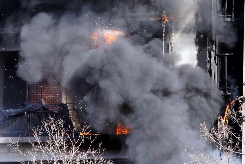 Incendi en un edifici del carrer del Carme de Girona.