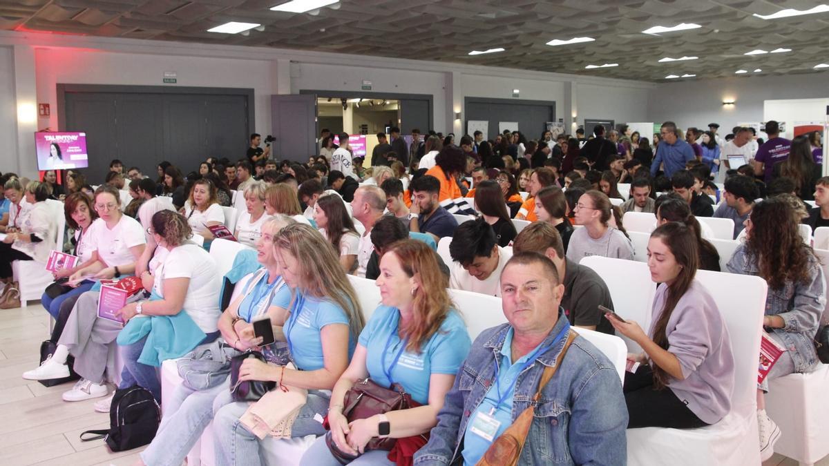 Asistentes a la Feria de Empleo de Monesterio