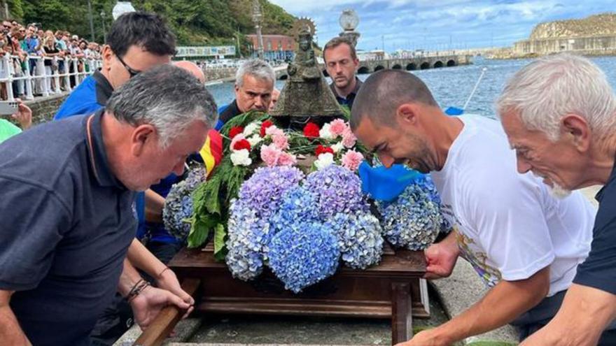 Cudillero &quot;rescata&quot; a la Virgen del fondo del puerto