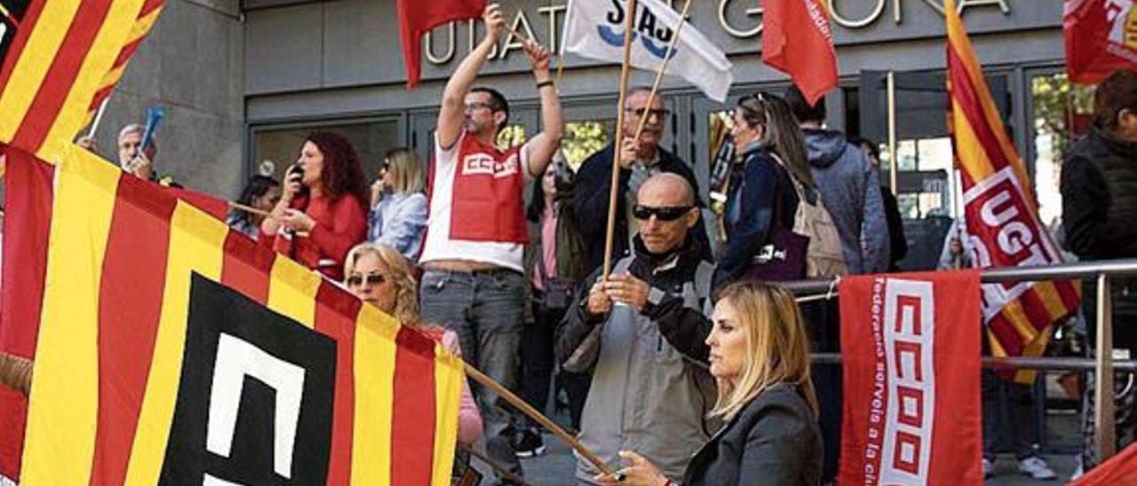 Una protesta de funcionaris de justícia davant els jutjats de Girona, uns mesos enrere.