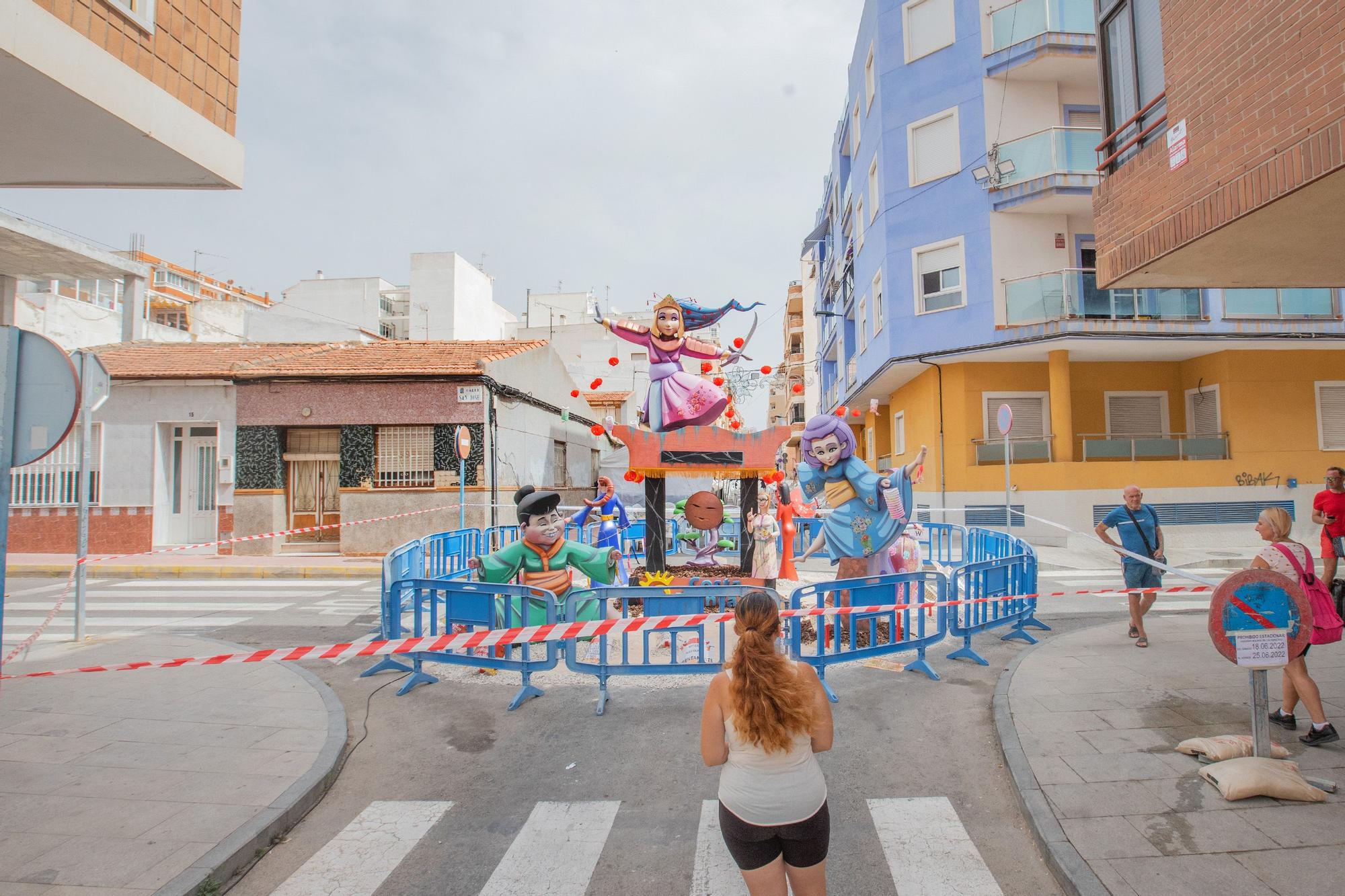 Hoguera del barrio de Los Molinos del Calvario en Torrevieja