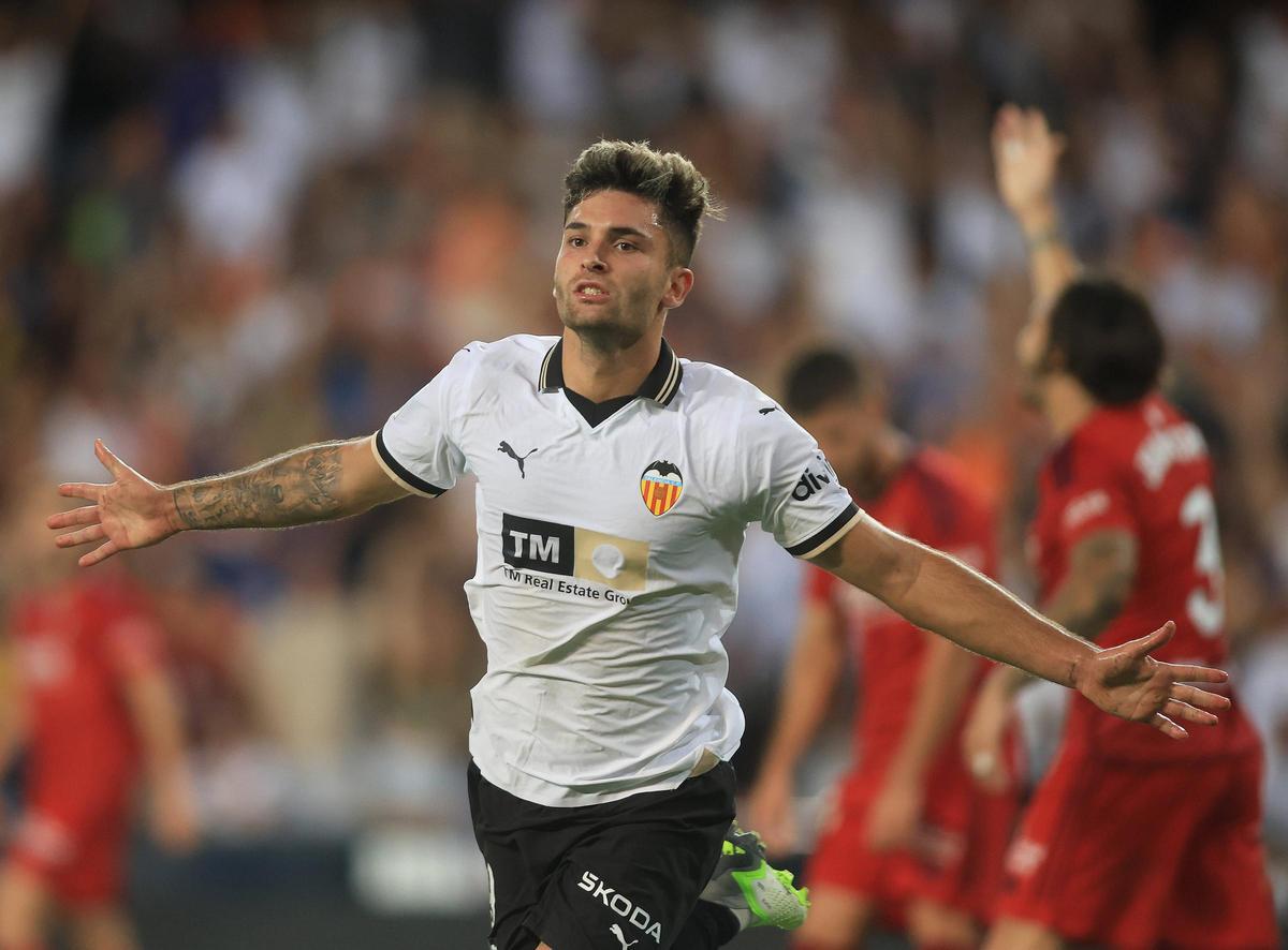 Los goles y la incidencia en ataque del madrileño han dado tranquilidad al Valencia