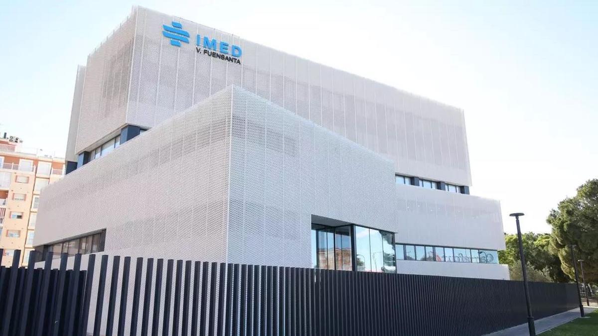 Fachada del hospital privado que se levantó en el solar vendido