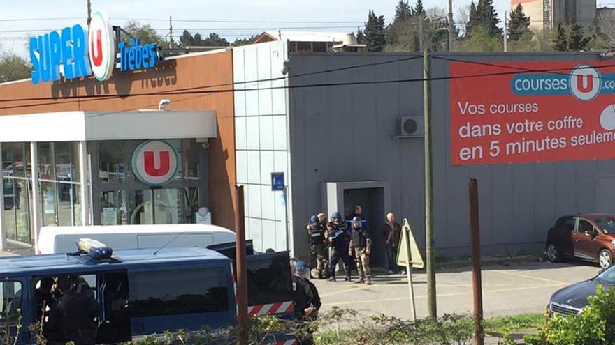 Almenys dos morts en un atac terrorista en un supermercat del sud de França