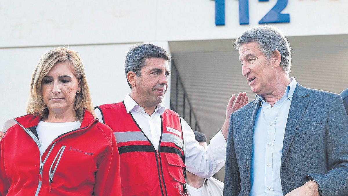 Salomé Pradas, con Mazón y Feijóo, en el 112 dos días después de la dana.