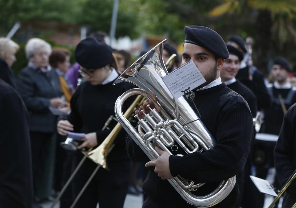 La procesión abarrotó las calles de Redondela // R. Grobas