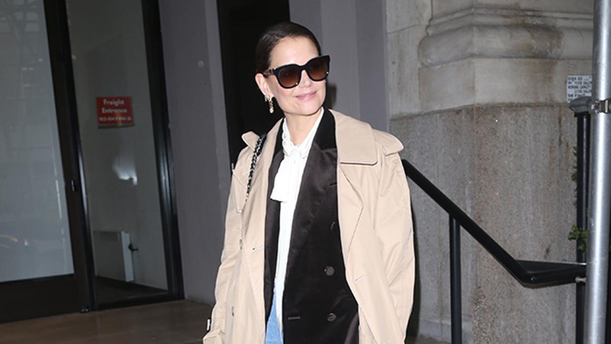 Katie Holmes con look urbano pero elegante en Nueva York