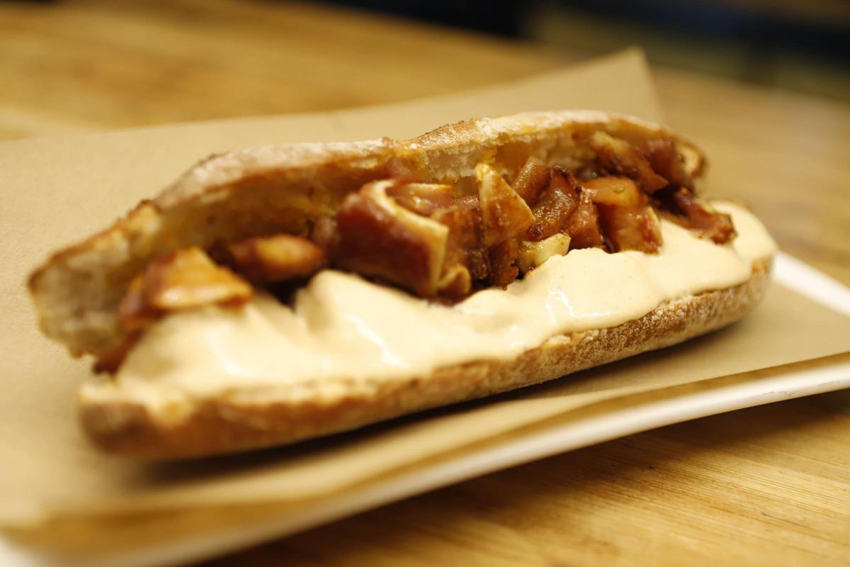 En imágenes | Así es La Piedra 64, el restaurante con los bocadillos más originales de Zaragoza